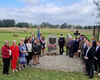 "Nie dajmy zginąć poległym..."