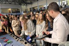 9807d46d-7617-40fc-96b2-a5e0094aa1b6