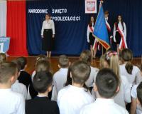 "Szkoła do hymnu"