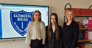 AMELIA GÓRECKA z klasy 8a LAUREATKĄ VII Wojewódzkiego Konkursu z Historii