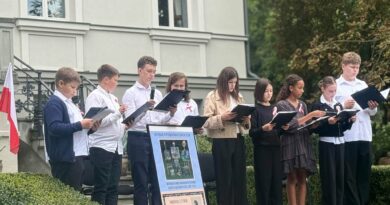 Narodowe Czytanie pod lipami