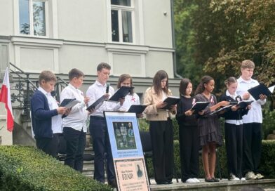 Narodowe Czytanie pod lipami